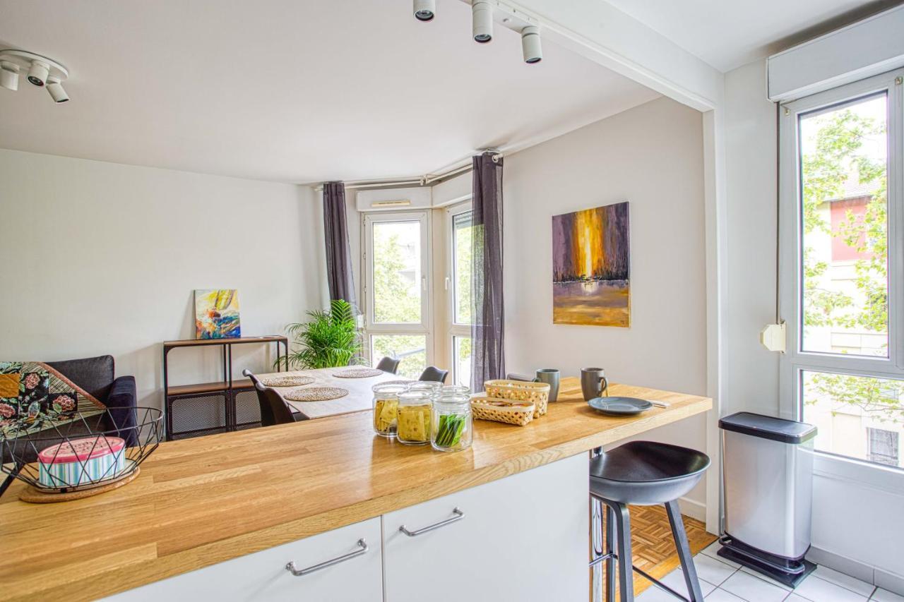 Part Dieu. Appartement rénové avec box garage Lyon Extérieur photo